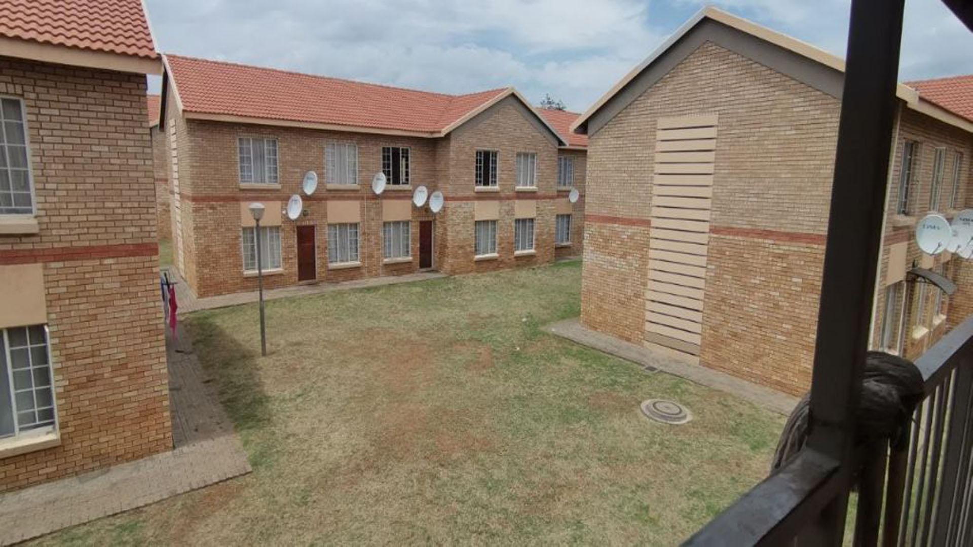 Front View of property in Waterval East
