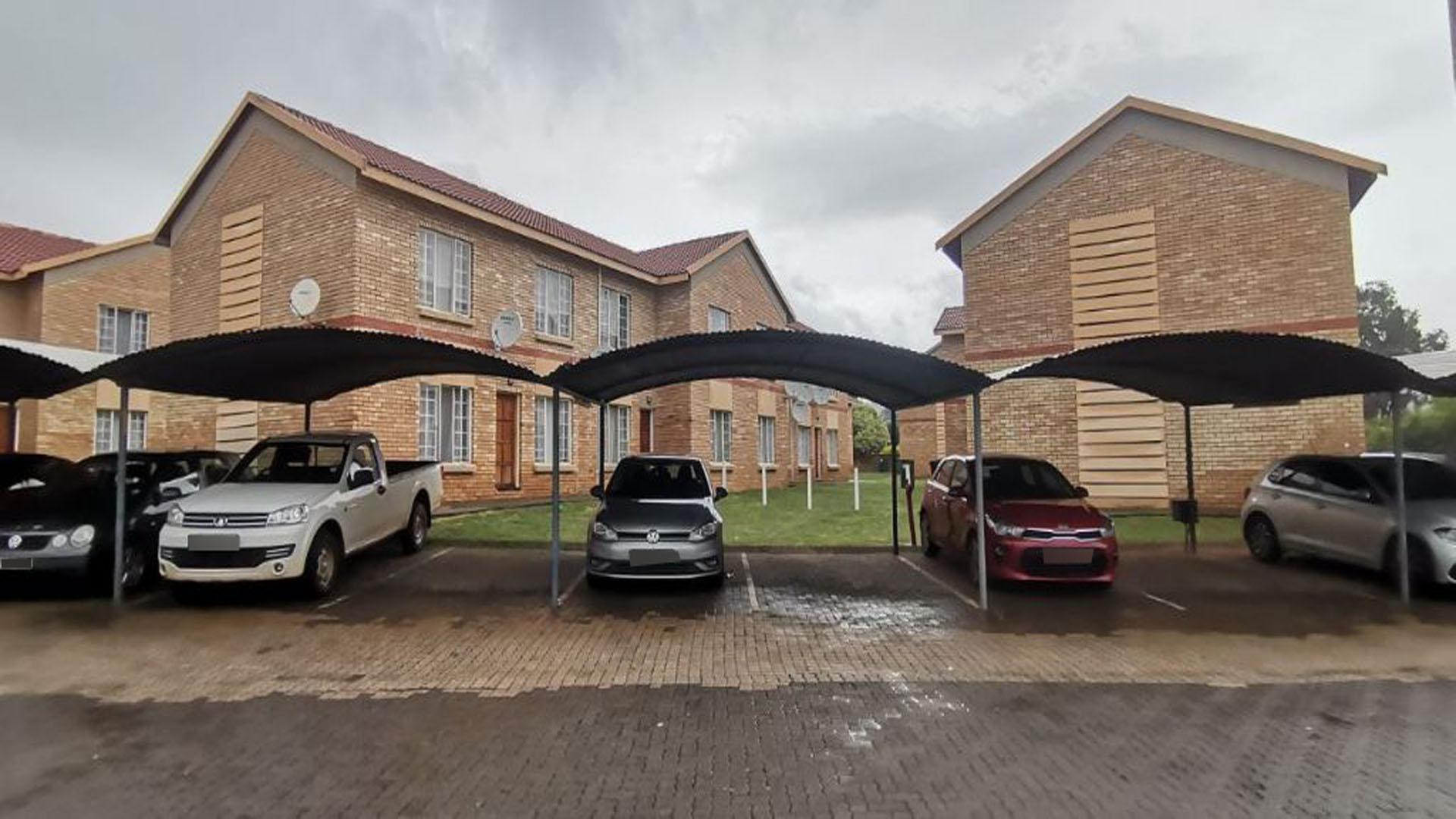 Front View of property in Waterval East