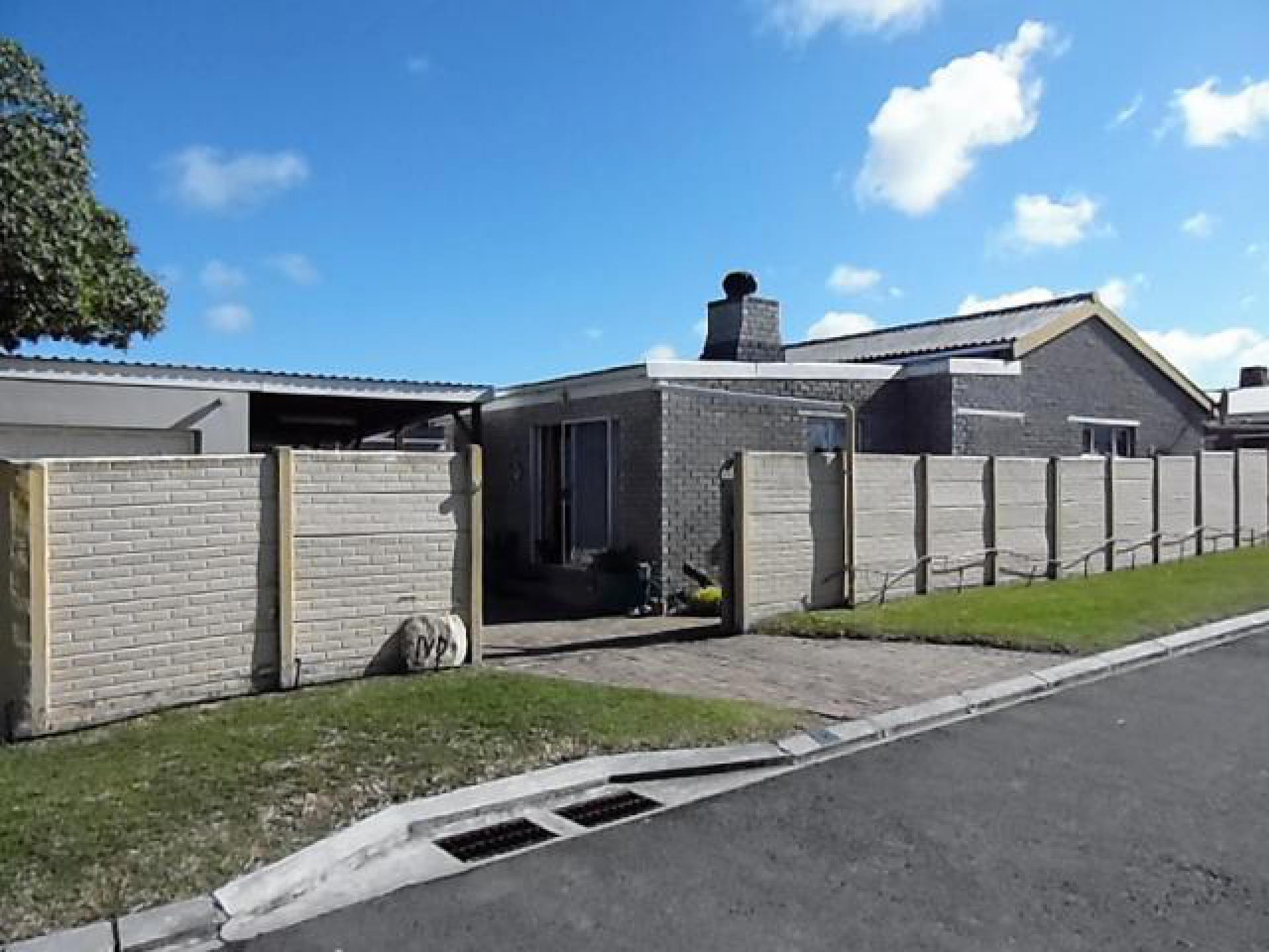 Front View of property in Pearly Beach