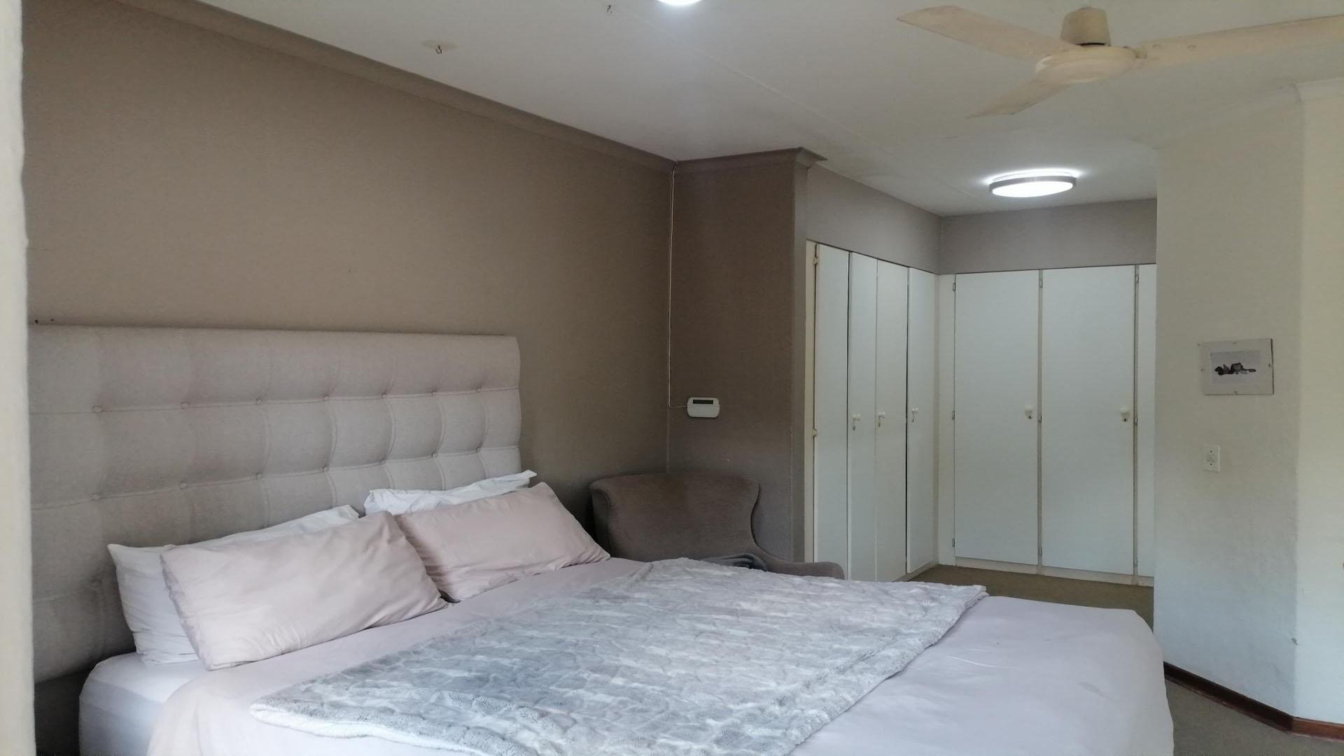 Bed Room 2 of property in Bryanston