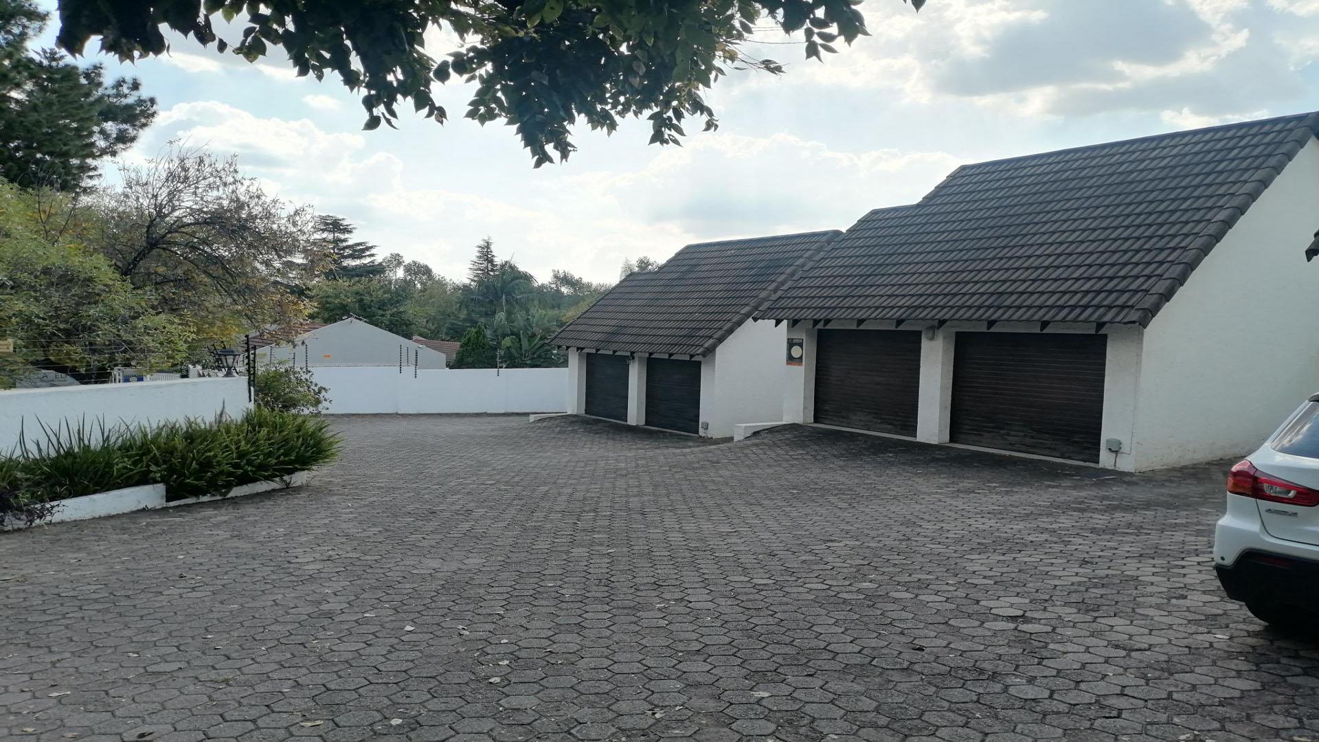 Garage of property in Bryanston