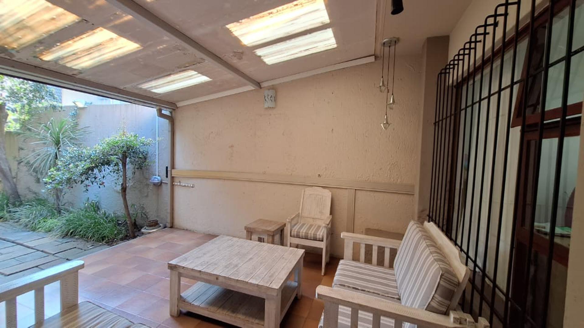 Patio - 30 square meters of property in Bryanston
