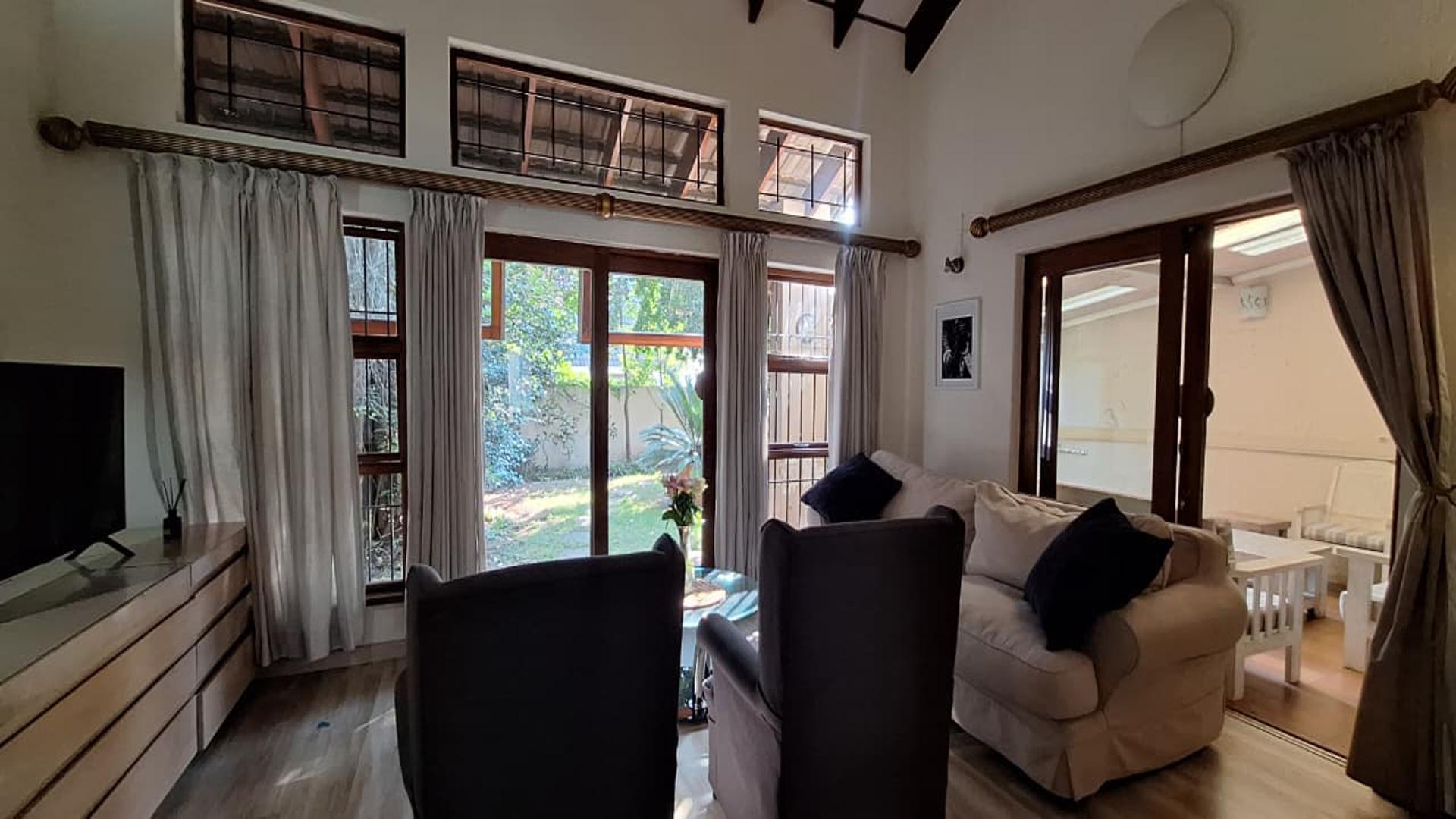 Lounges - 28 square meters of property in Bryanston
