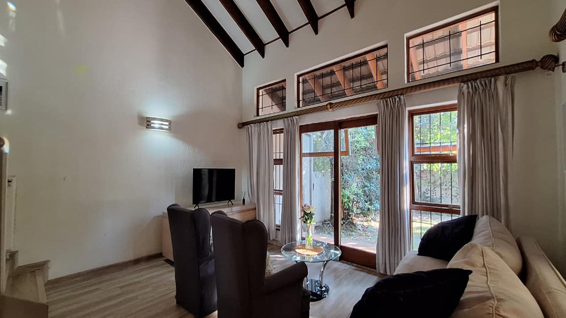 Lounges - 28 square meters of property in Bryanston