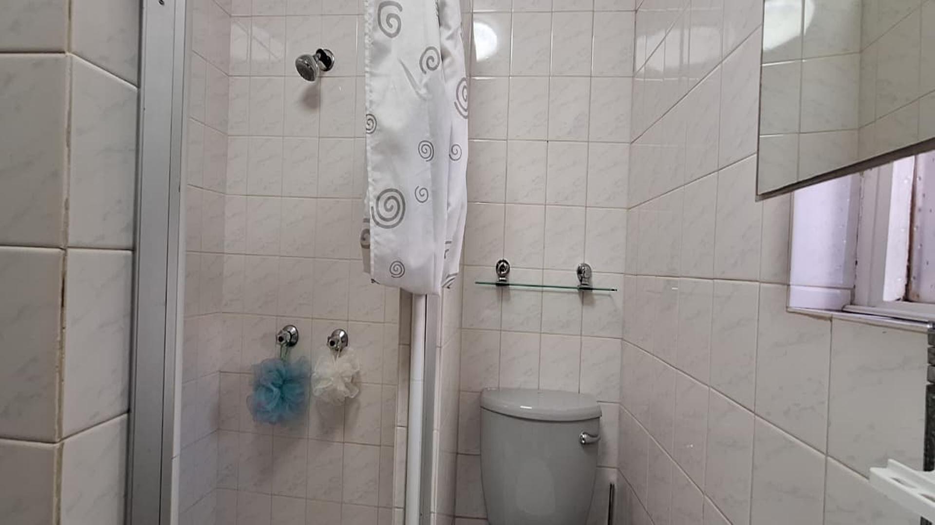 Bathroom 1 - 6 square meters of property in Bryanston