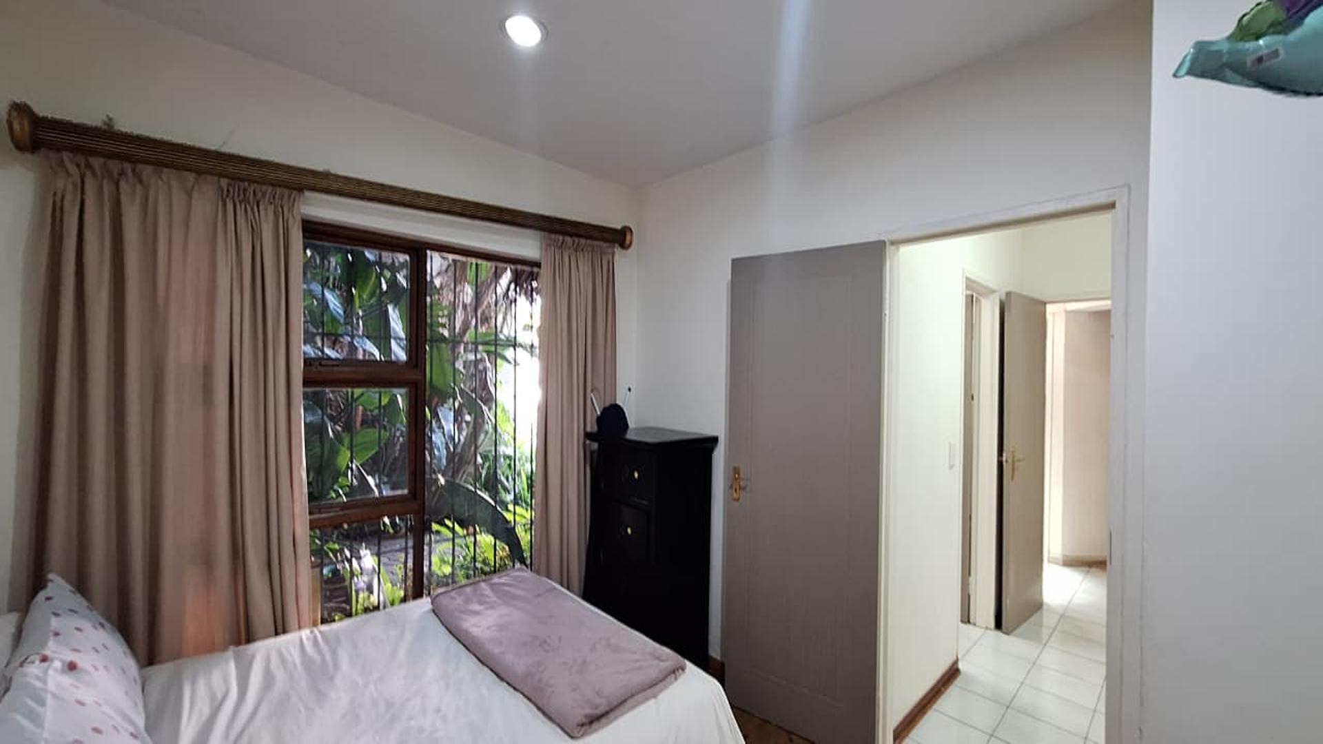 Bed Room 1 - 12 square meters of property in Bryanston