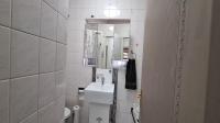 Bathroom 1 - 6 square meters of property in Bryanston