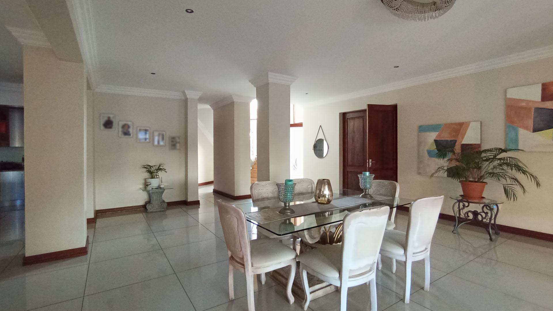 Dining Room - 37 square meters of property in Montana Tuine