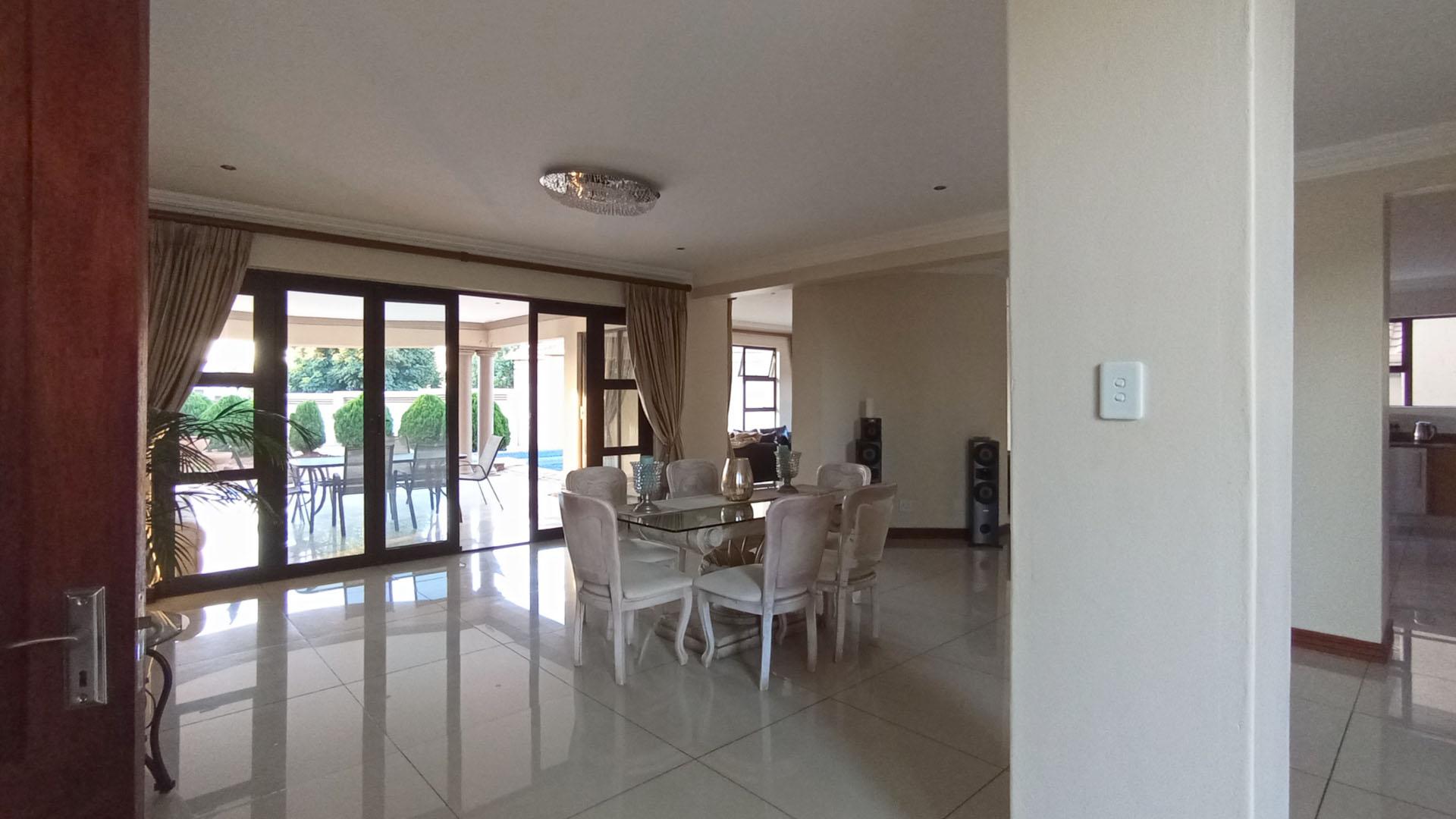 Dining Room - 37 square meters of property in Montana Tuine