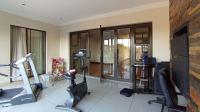Spaces - 110 square meters of property in Montana Tuine