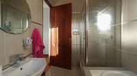 Bathroom 3+ - 6 square meters of property in Montana Tuine