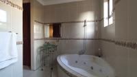 Bathroom 1 - 7 square meters of property in Montana Tuine