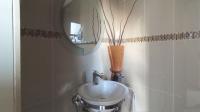 Guest Toilet - 3 square meters of property in Montana Tuine