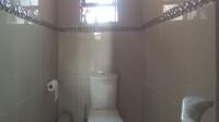 Guest Toilet - 3 square meters of property in Montana Tuine
