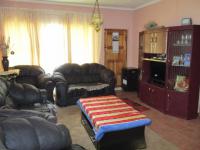 Lounges - 25 square meters of property in Dunnottar