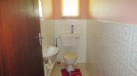 Guest Toilet - 3 square meters of property in Dunnottar