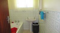 Bathroom 1 - 5 square meters of property in Dunnottar