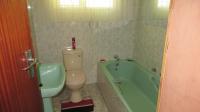Main Bathroom - 6 square meters of property in Dunnottar