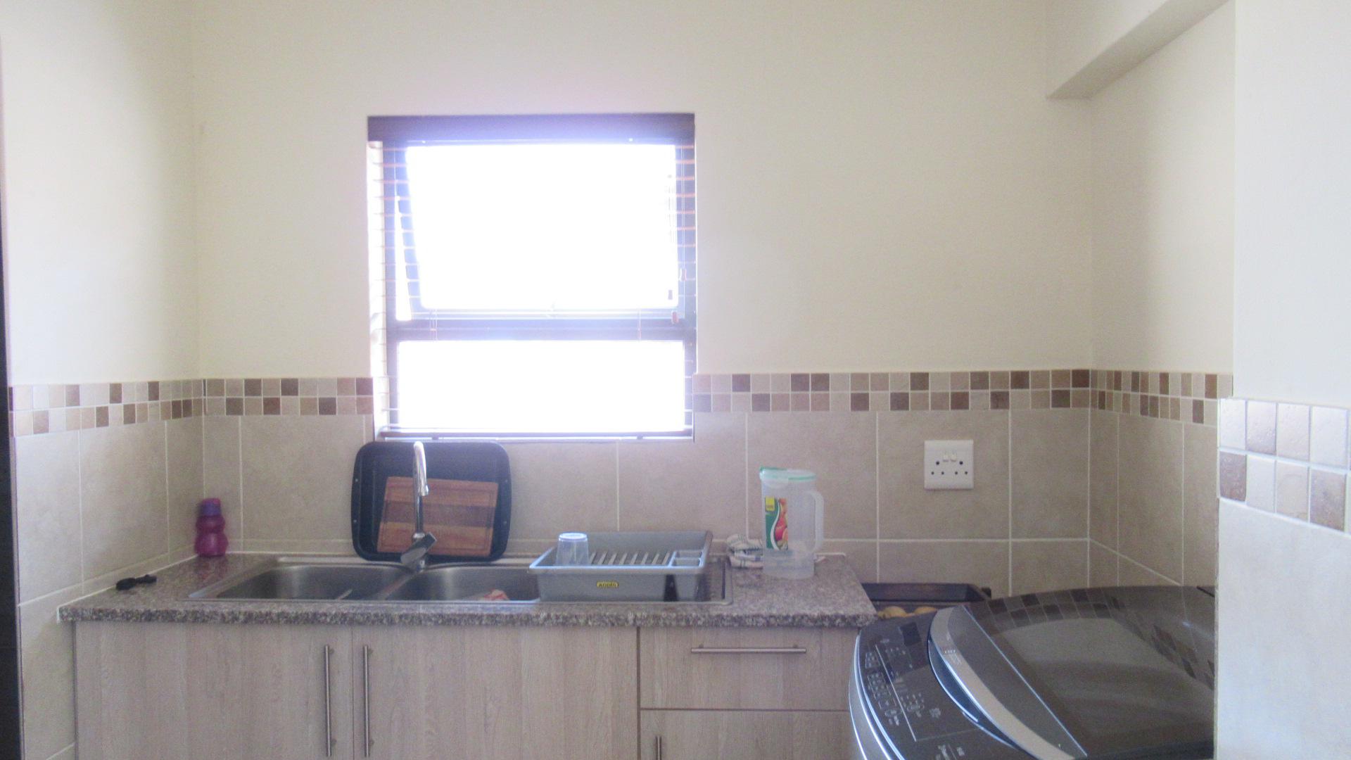 Kitchen - 11 square meters of property in Montana