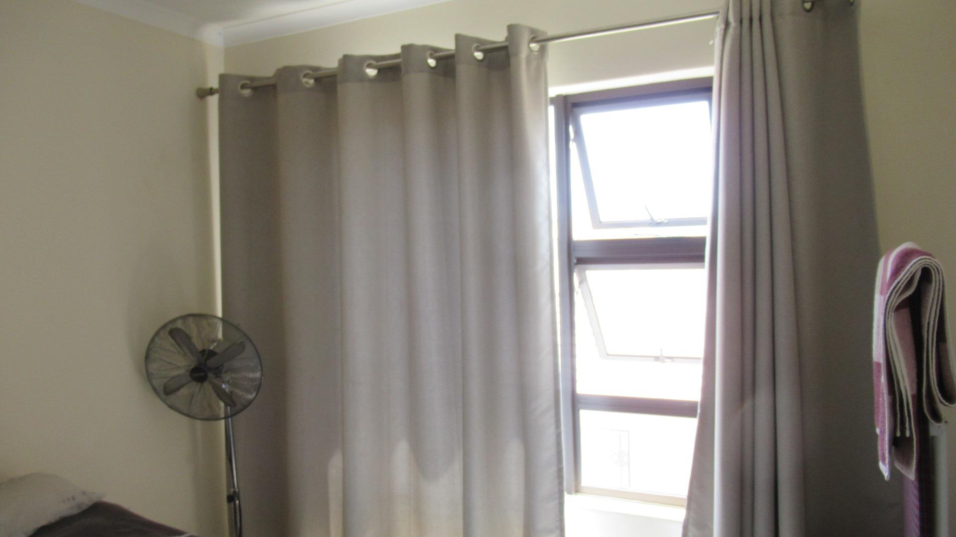 Bed Room 1 - 11 square meters of property in Montana