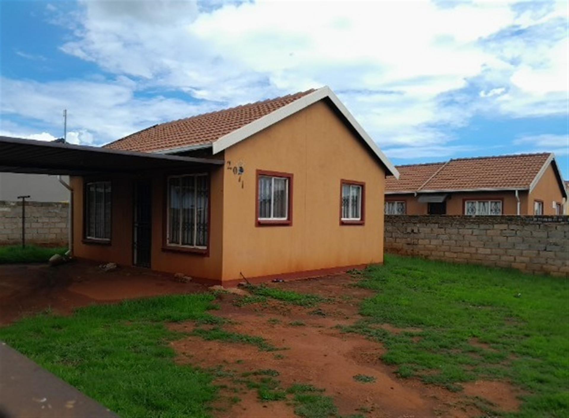 Front View of property in Vredebos