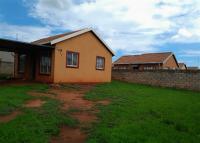 Front View of property in Vredebos