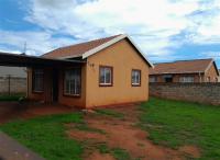 Front View of property in Vredebos