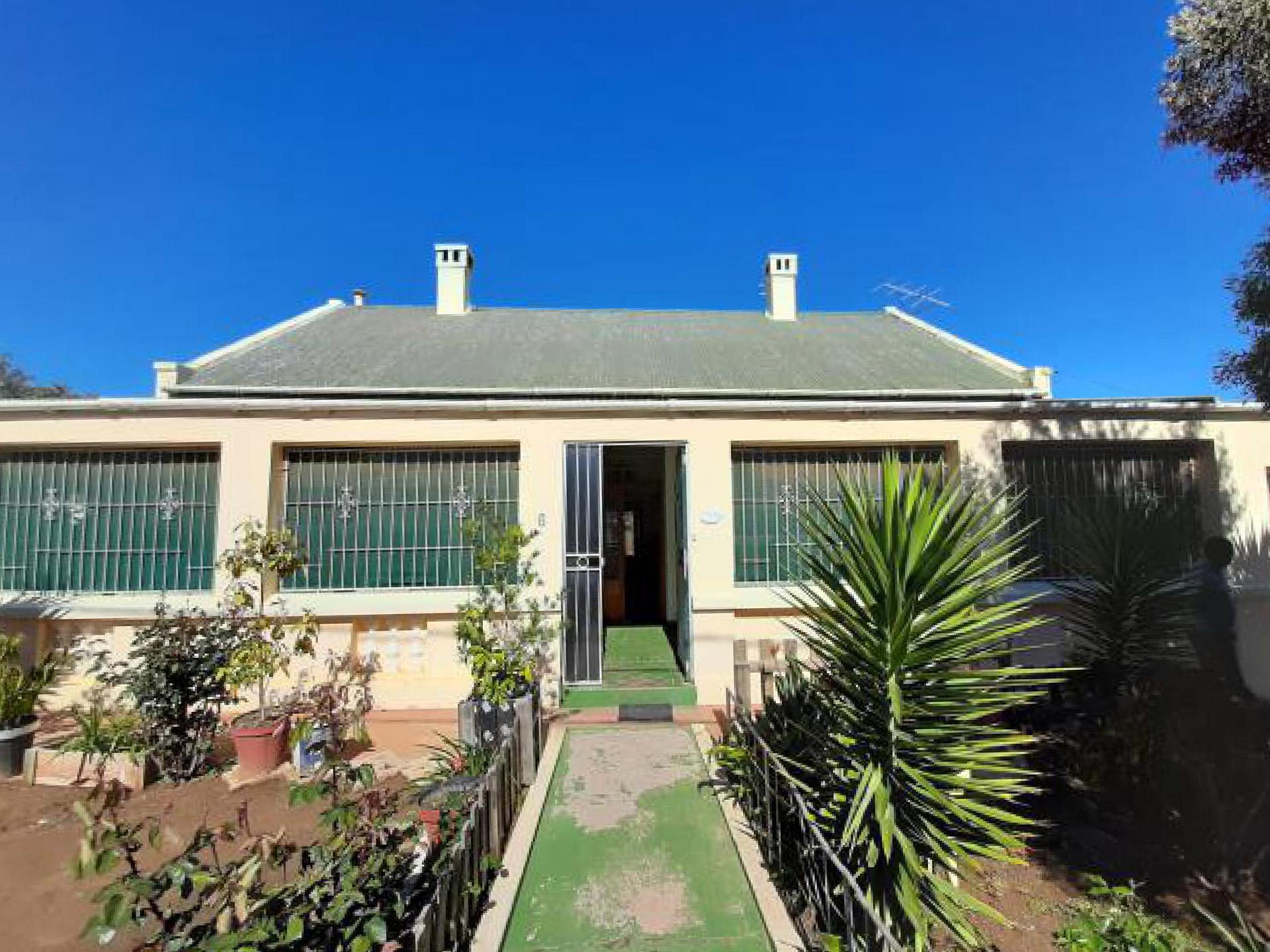 Front View of property in Uniondale