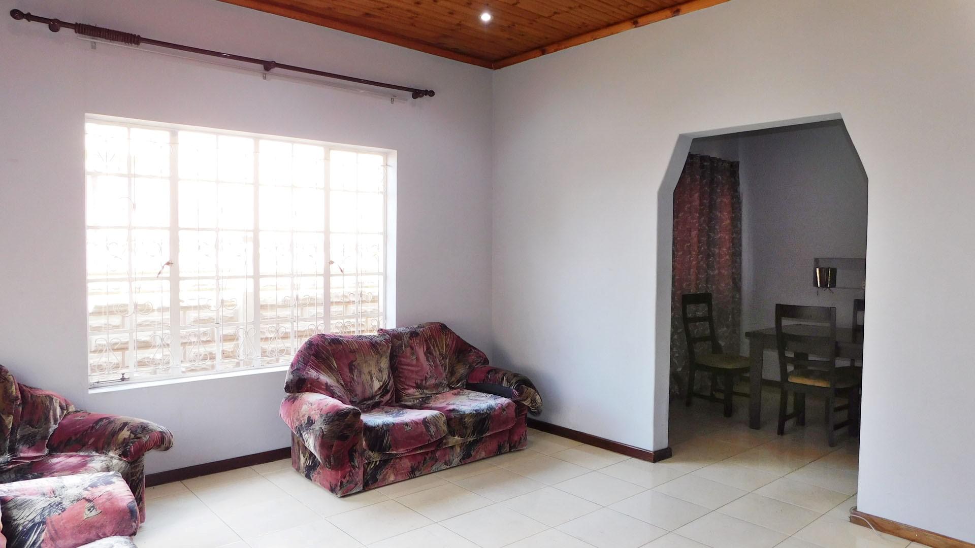 Lounges - 17 square meters of property in Northdale (PMB)