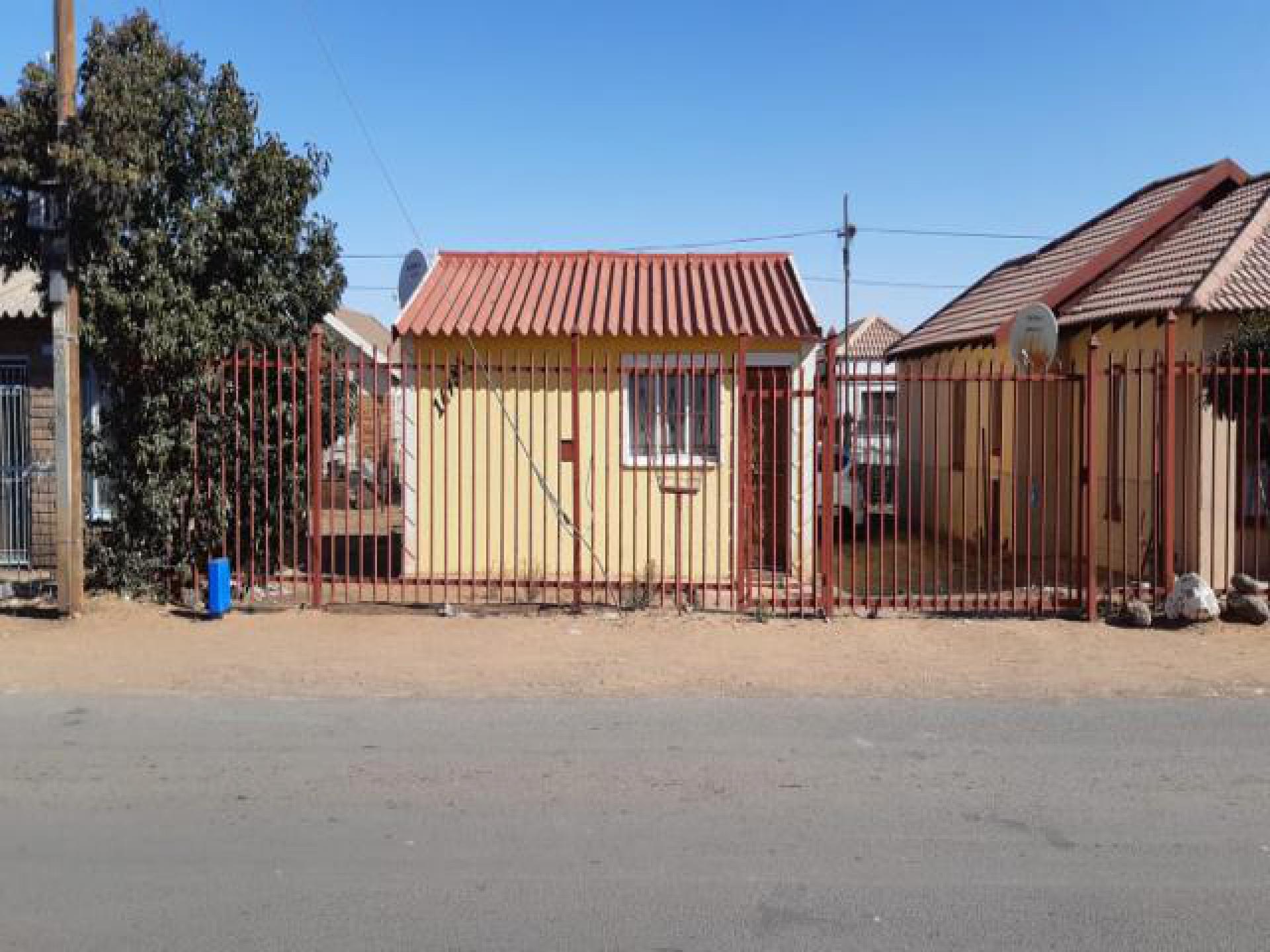 Front View of property in Mangaung