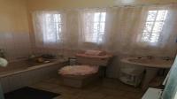 Bathroom 1 - 4 square meters of property in Hartebeesfontein