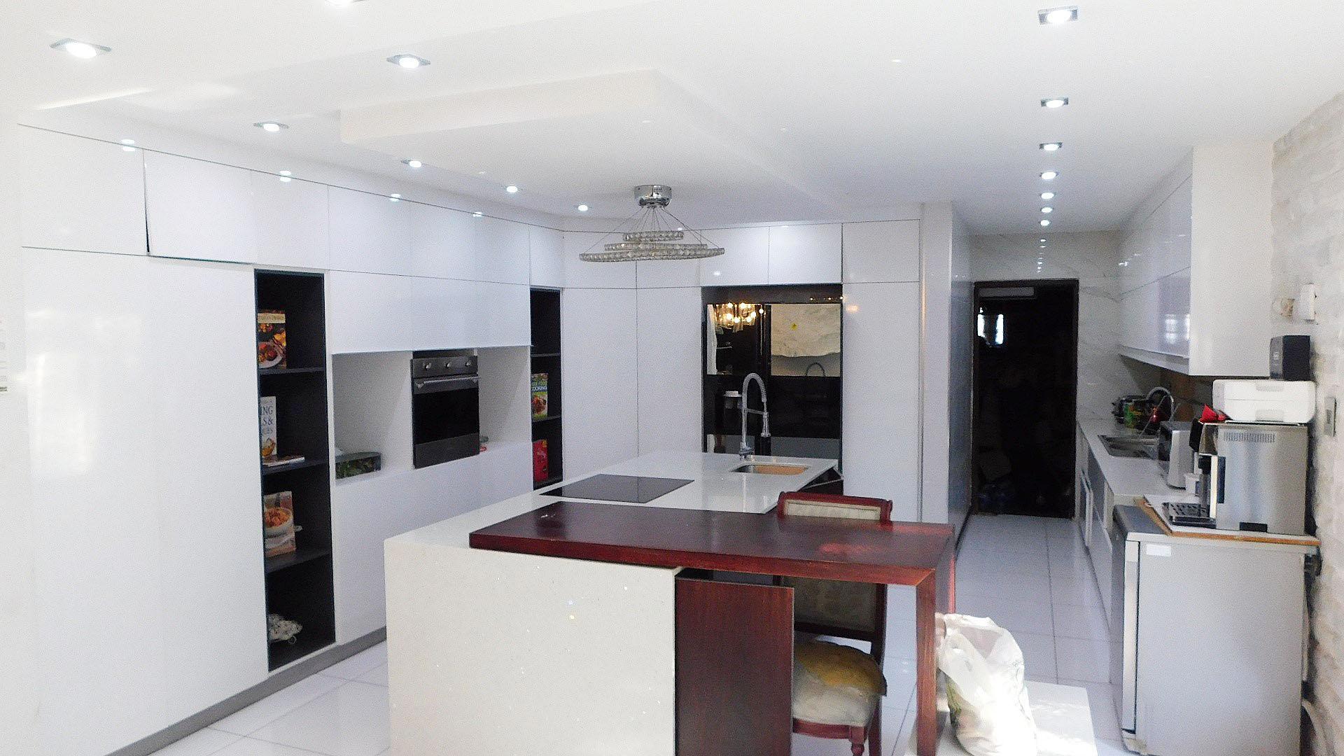 Kitchen - 28 square meters of property in Reservior Hills