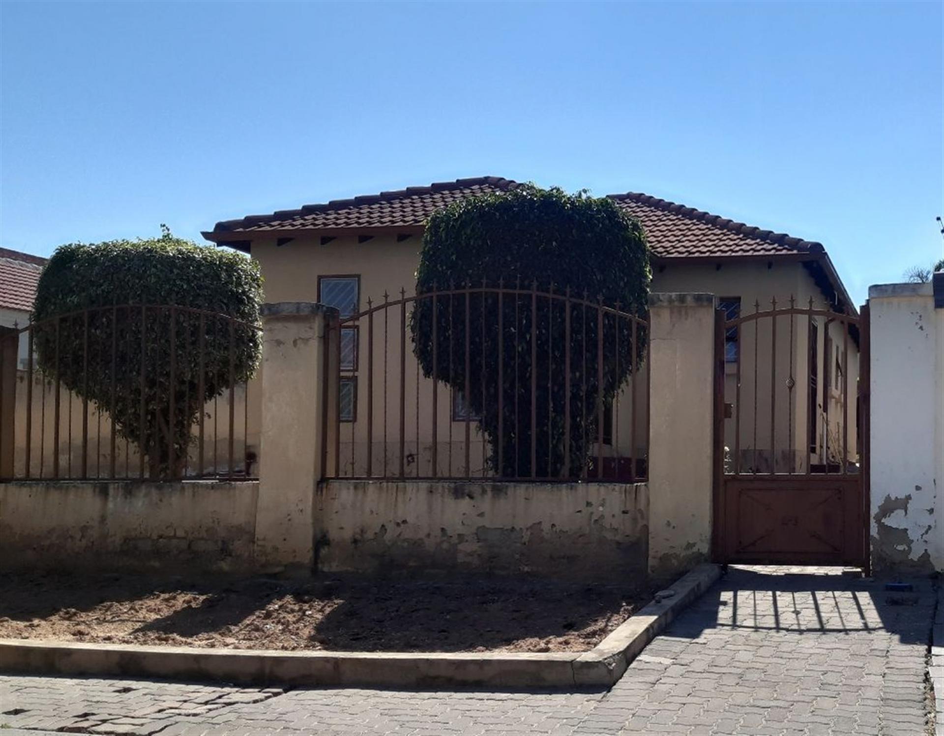 Front View of property in Cosmo City
