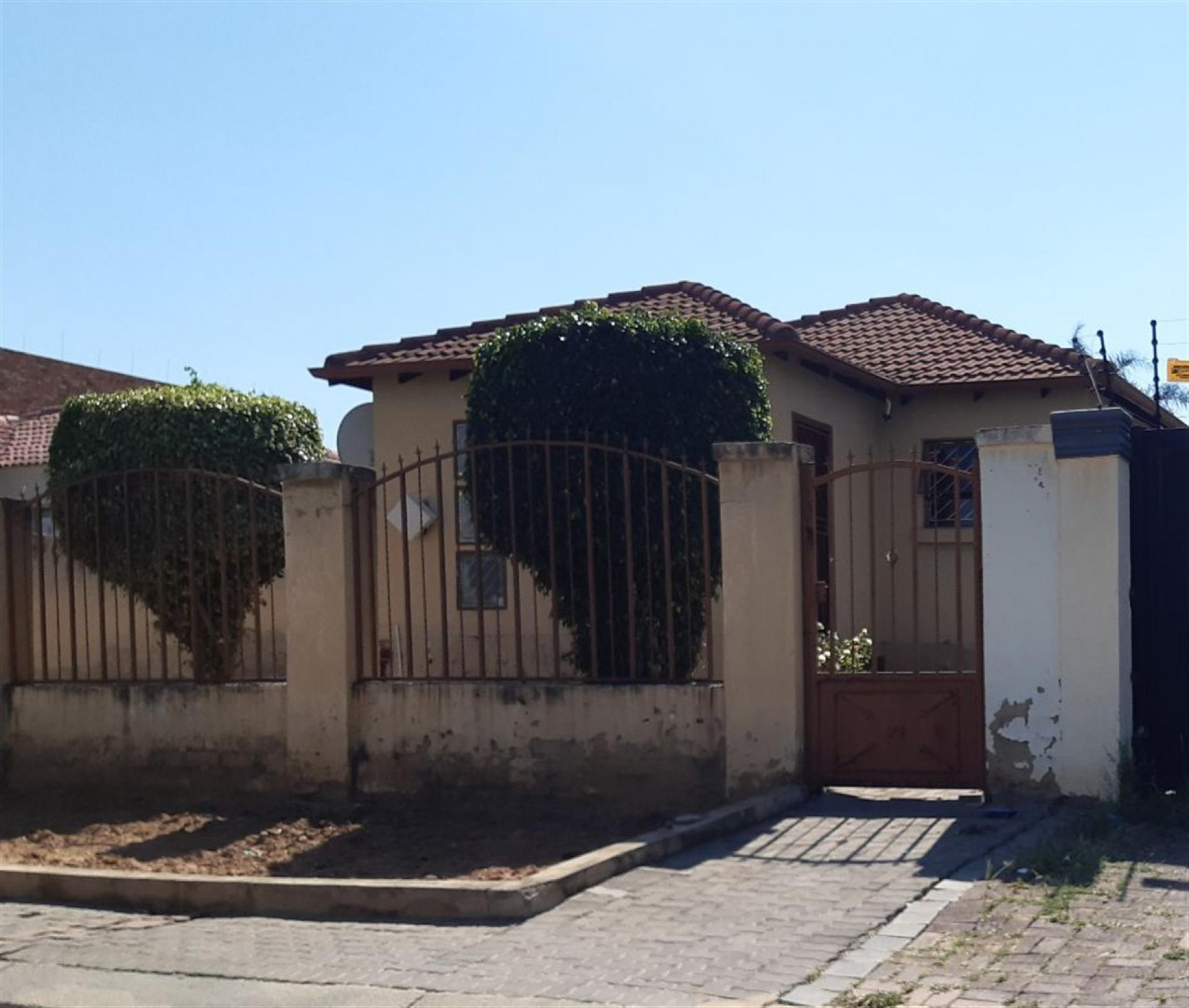 Front View of property in Cosmo City