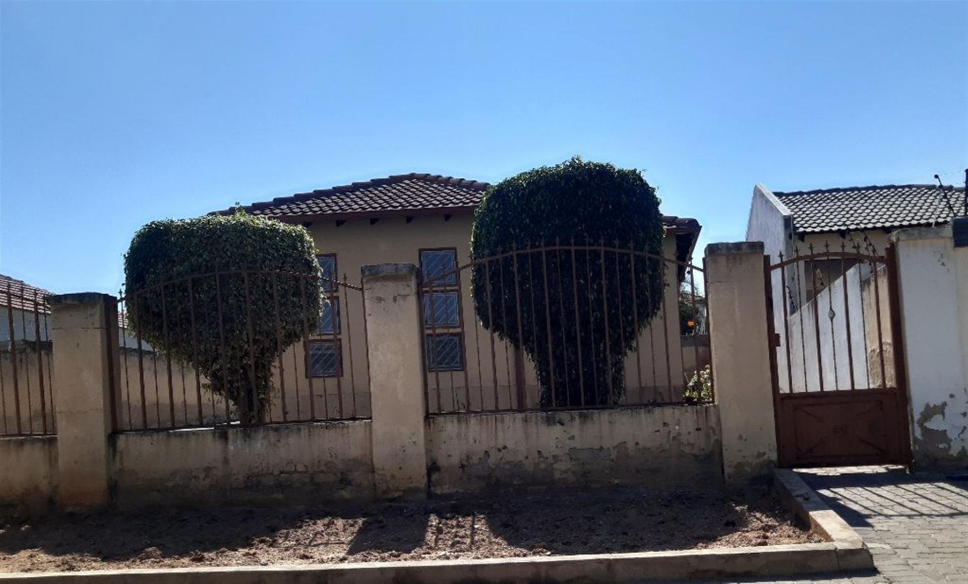 Front View of property in Cosmo City