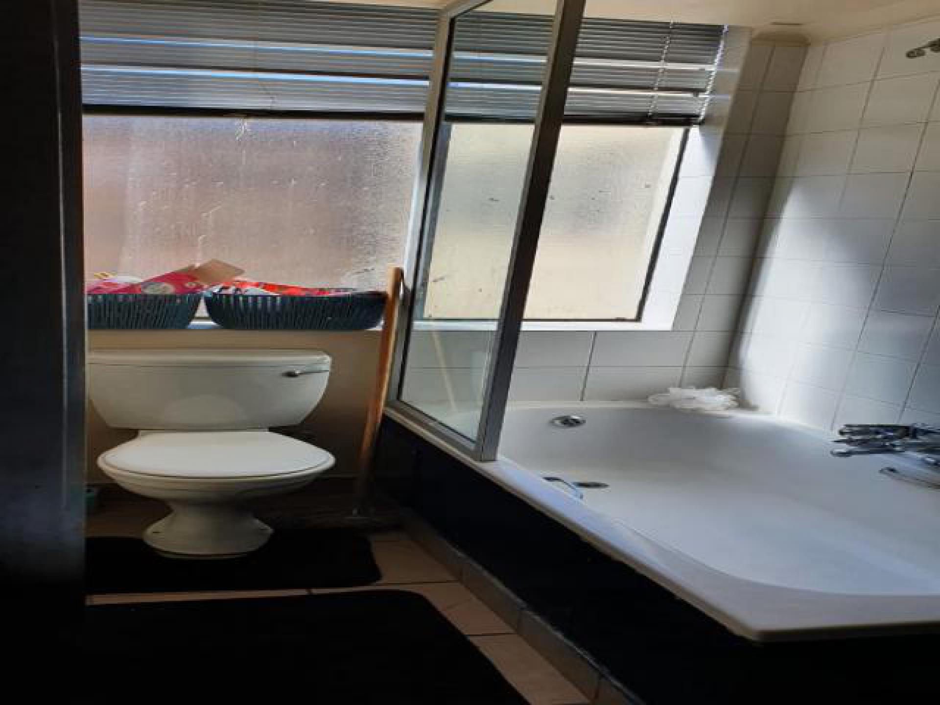 Bathroom 2 of property in Braamfontein