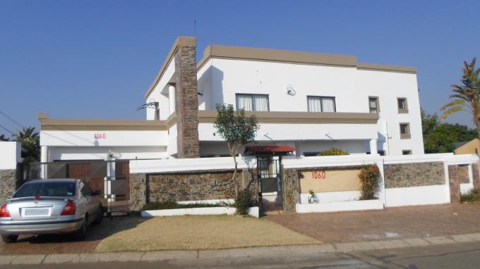 8 Bedroom House for Sale For Sale in Diepkloof - MR393045