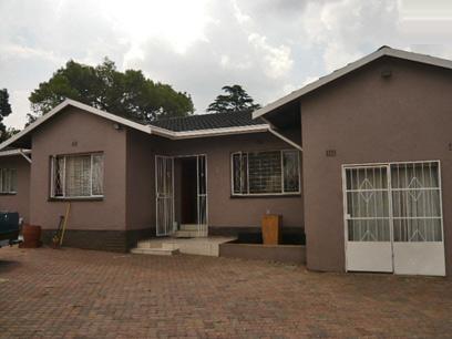 3 Bedroom House for Sale For Sale in Roodepoort - Private Sale - MR39314