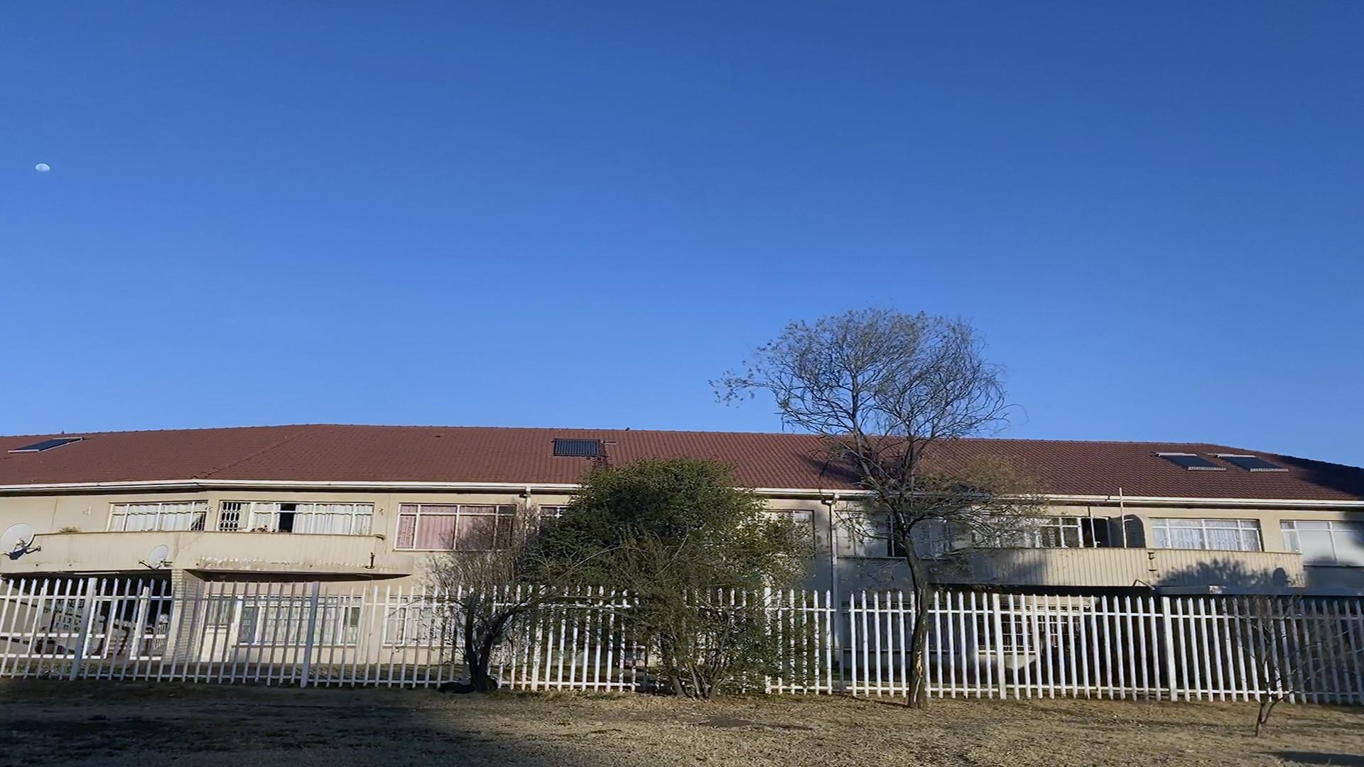 Front View of property in Three Rivers