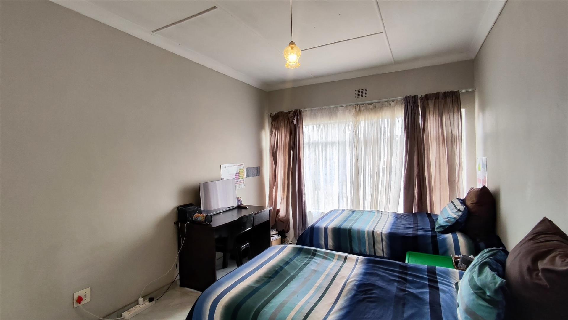 Bed Room 1 - 19 square meters of property in Three Rivers