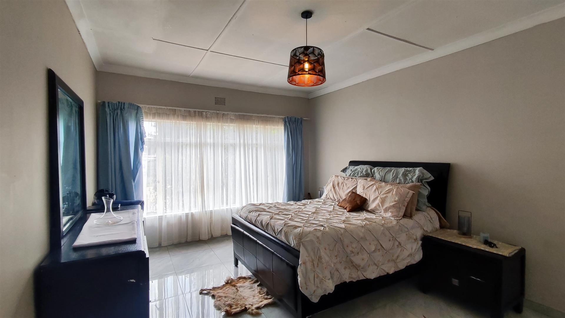 Bed Room 2 - 25 square meters of property in Three Rivers