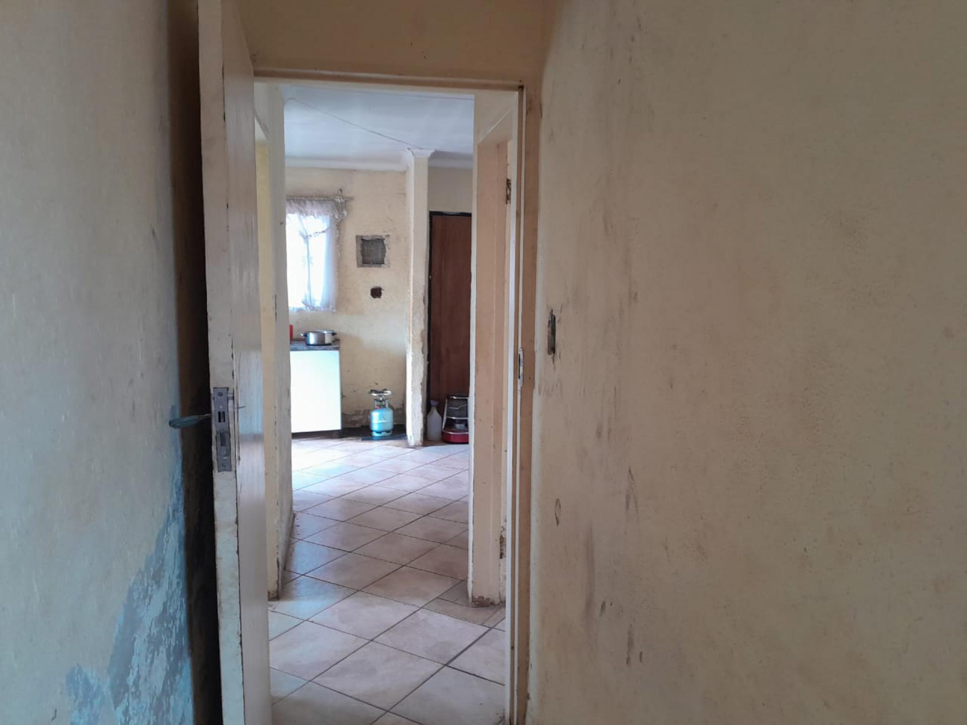 Bed Room 1 of property in Clayville