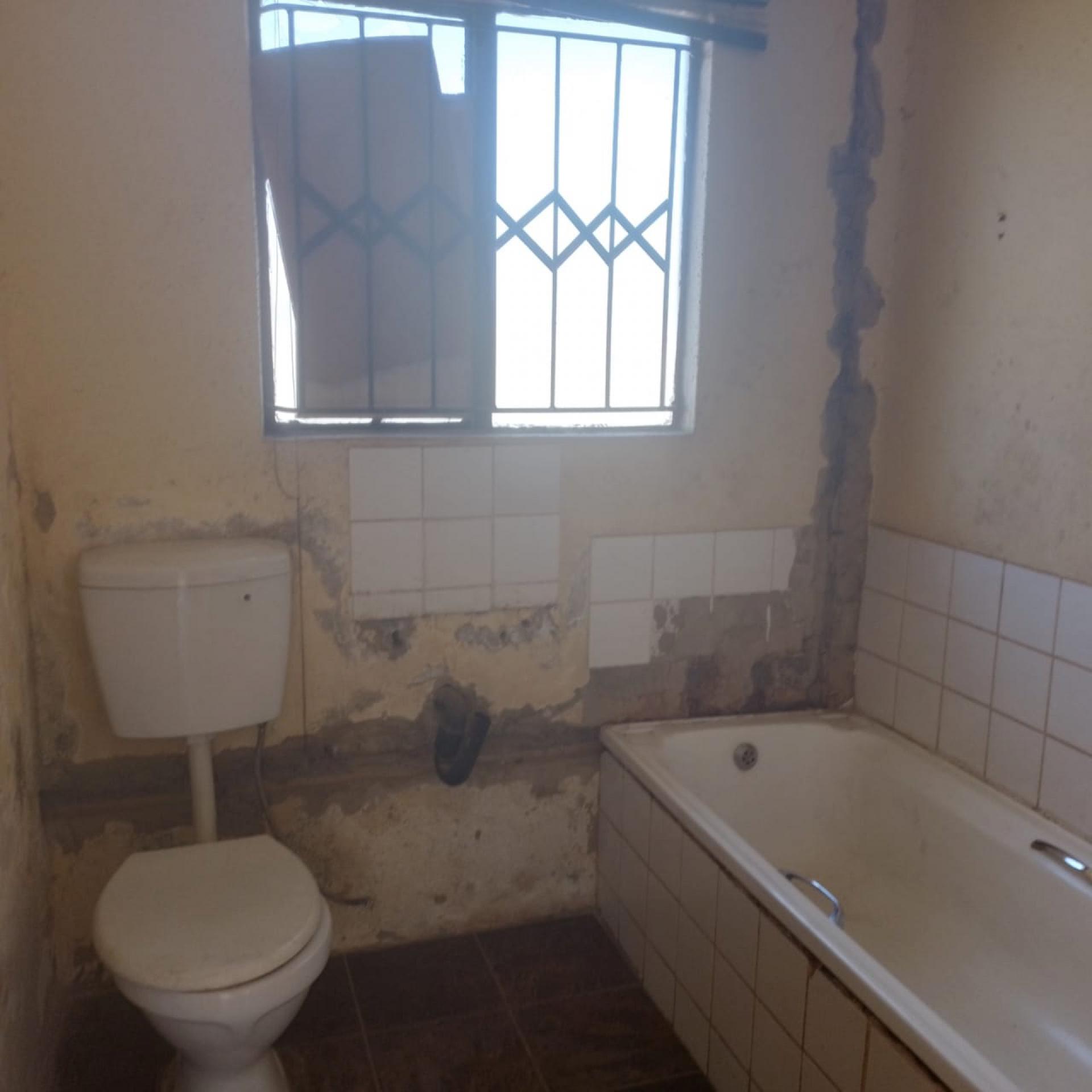 Bathroom 2 of property in Clayville