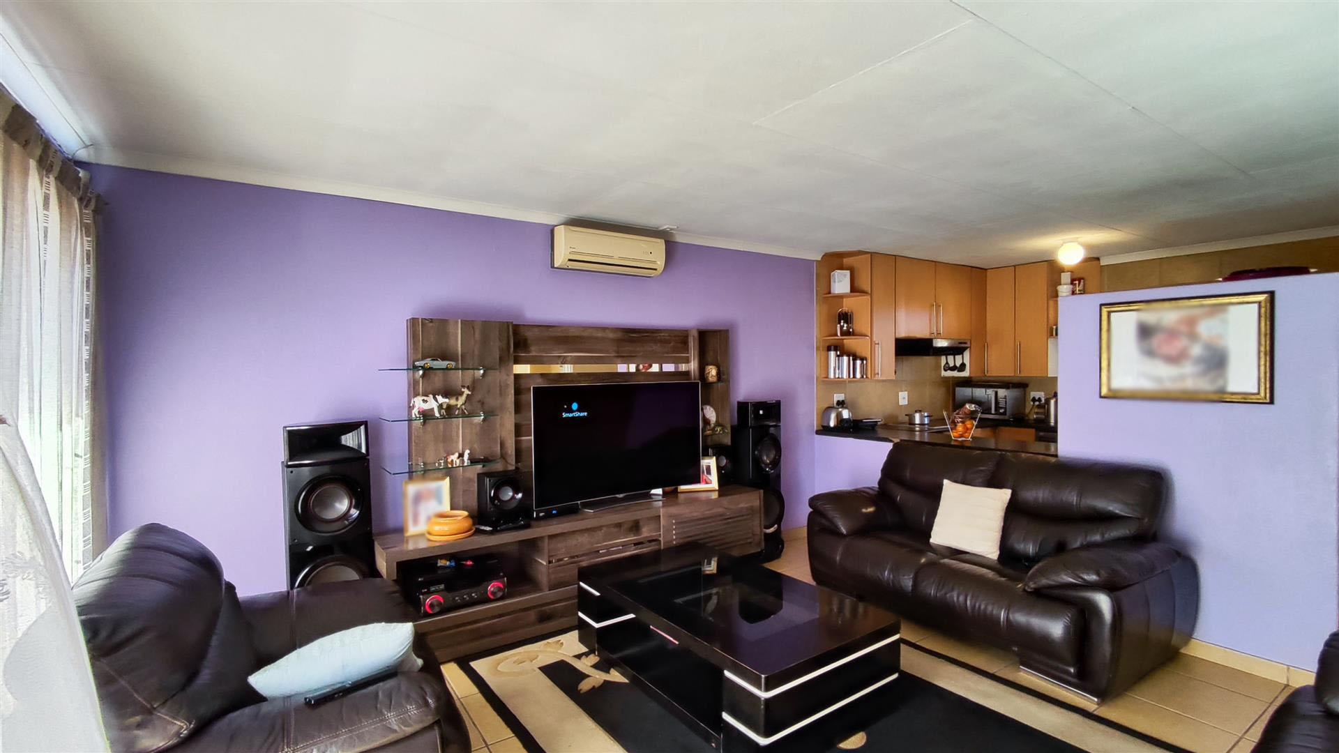 Lounges - 20 square meters of property in Norkem park