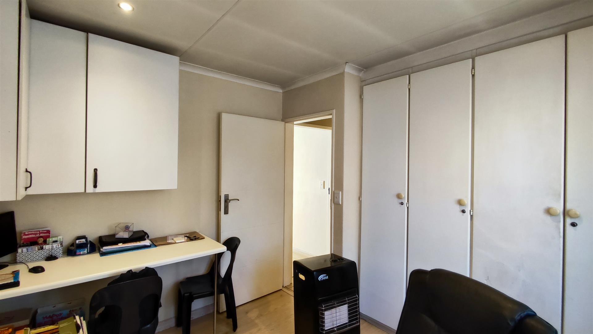 Bed Room 1 - 10 square meters of property in Norkem park