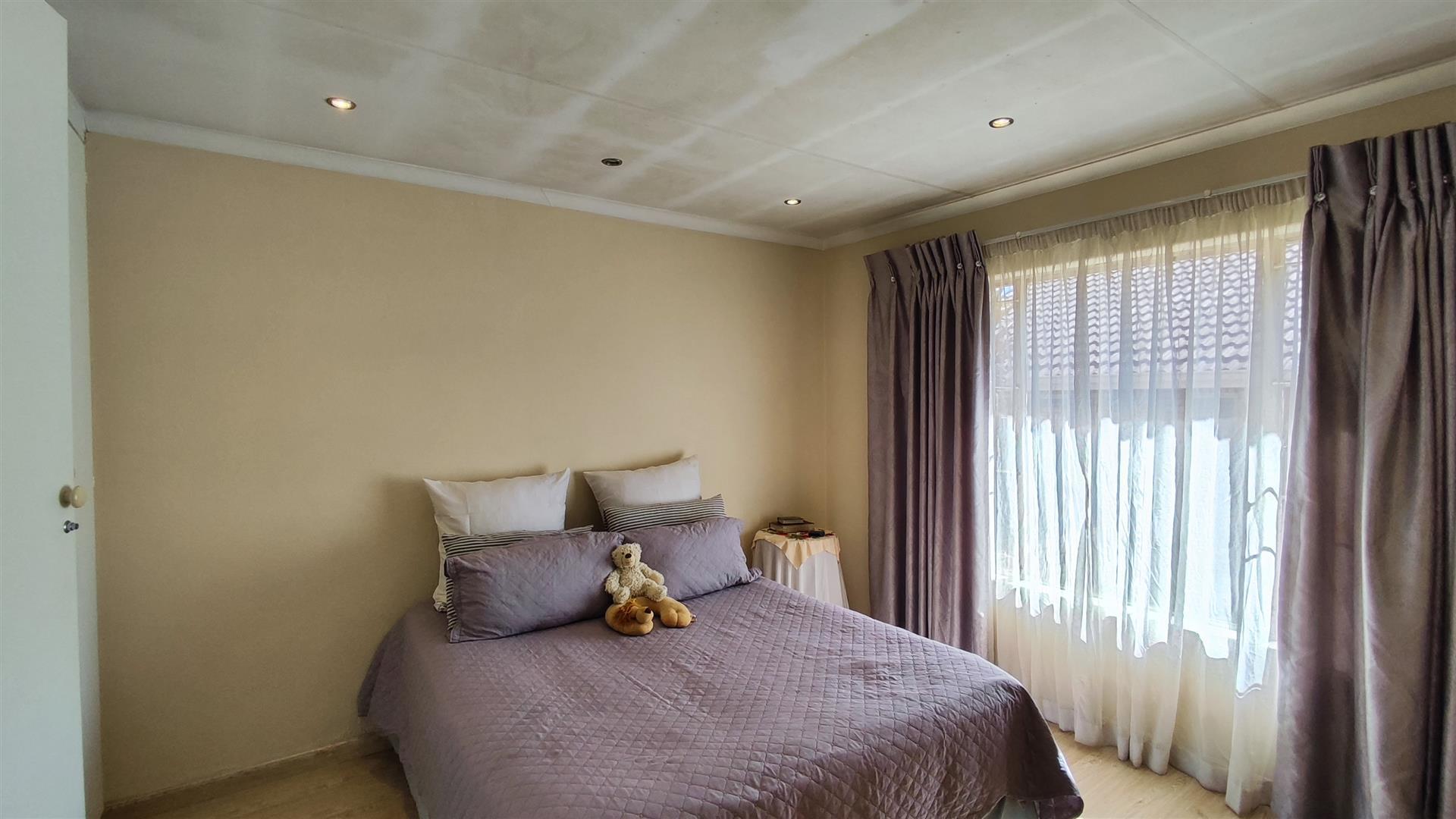 Bed Room 2 - 15 square meters of property in Norkem park