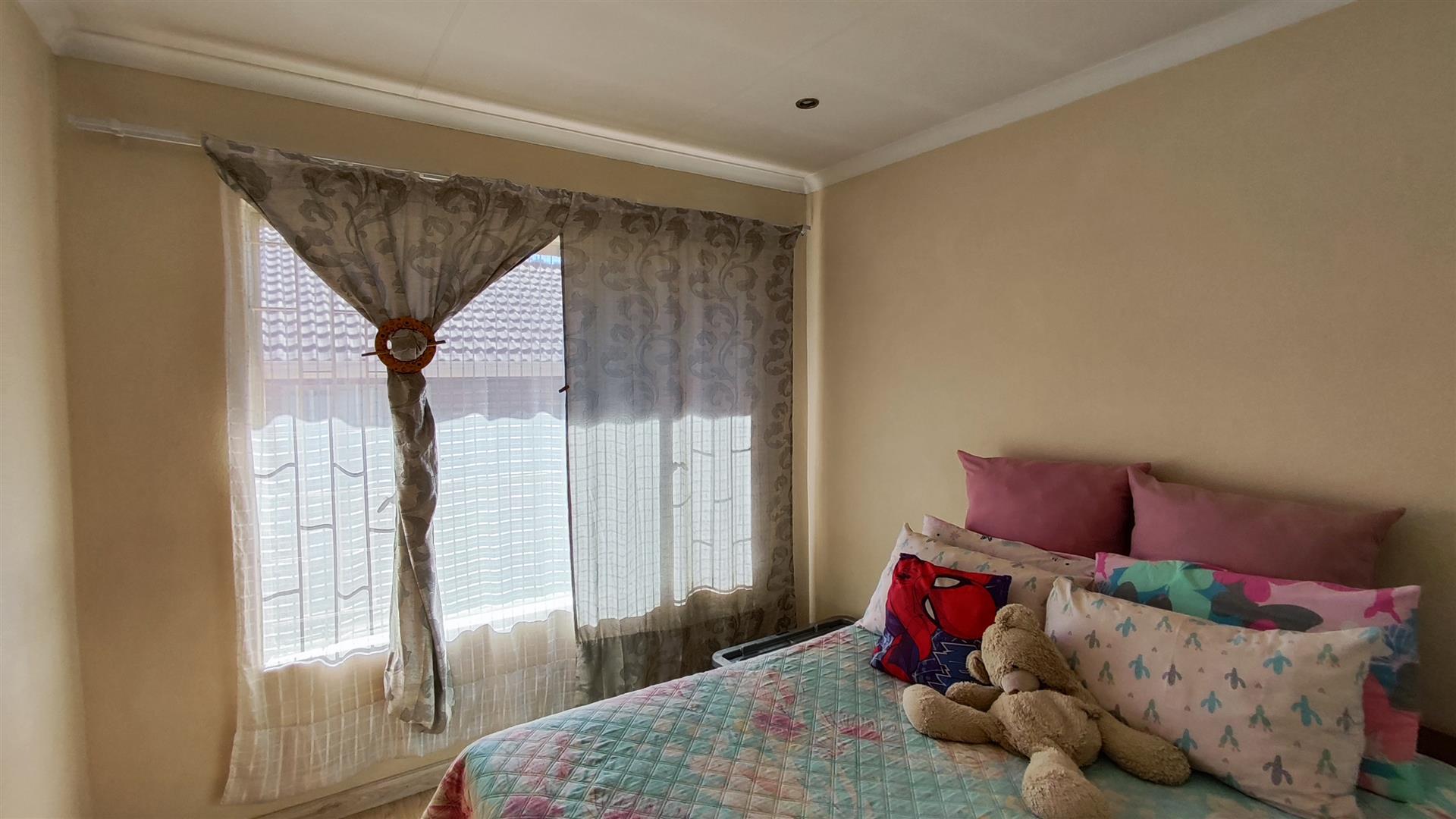 Bed Room 3 - 10 square meters of property in Norkem park