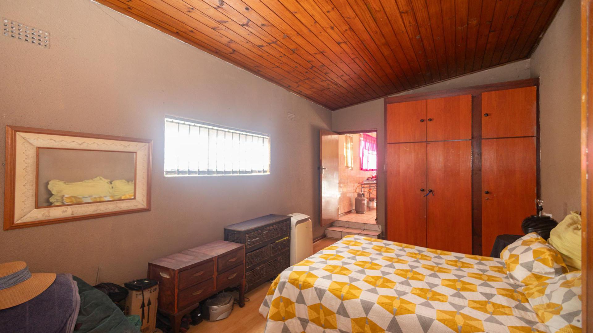 Bed Room 1 of property in Kraaifontein