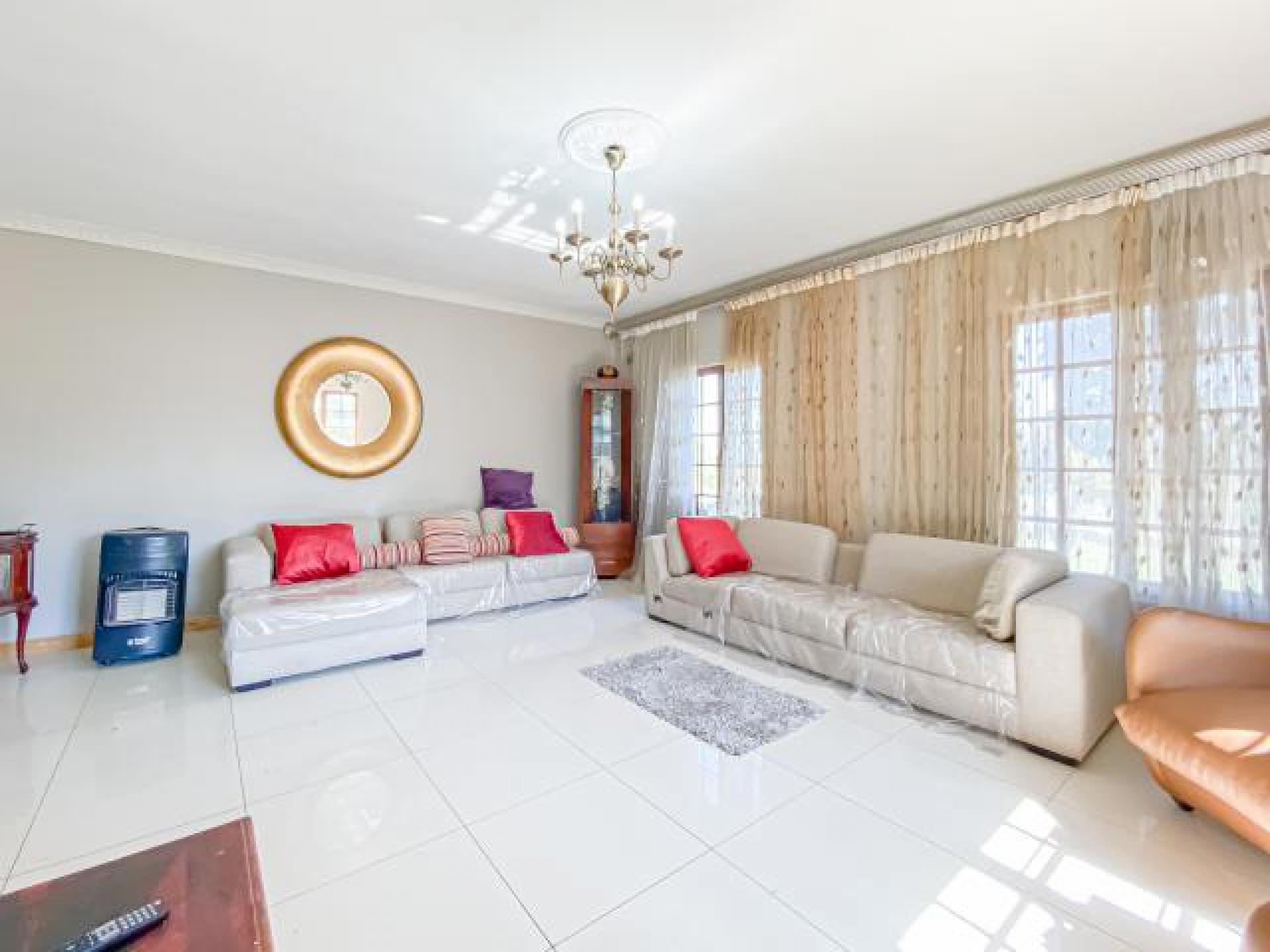 Lounges of property in Kenridge 