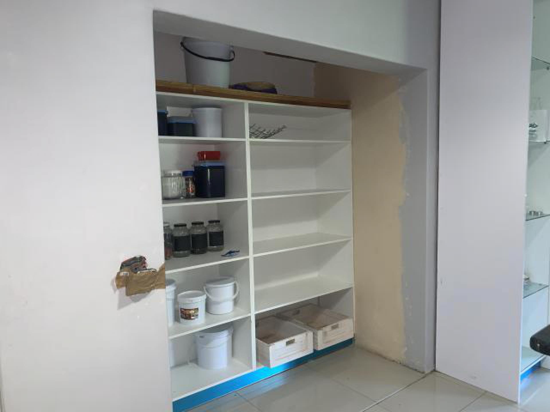 Kitchen of property in Kenridge 